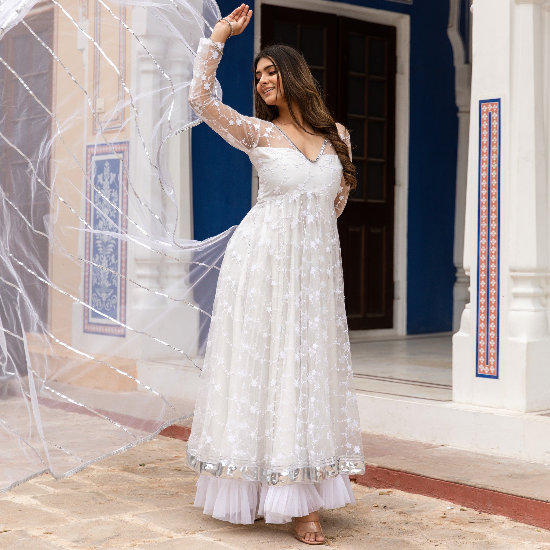 Snow White Embroidered Gown Anarkali Suit Set M Snow White Embroidered Gown Anarkali Suit Set M