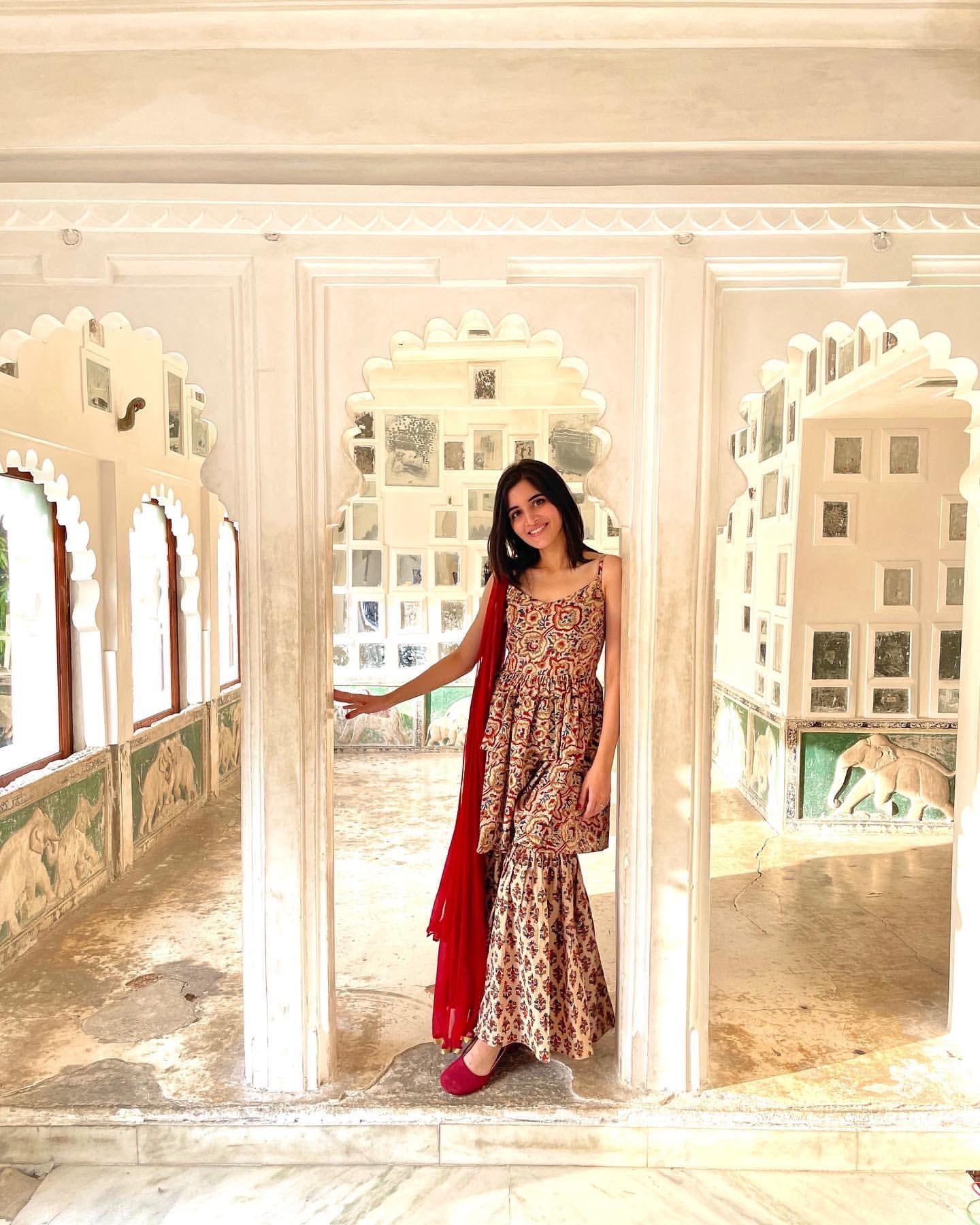 Rakul Preet attends winter wedding the Punjabi kudi way in sequins sharara  set | Hindustan Times